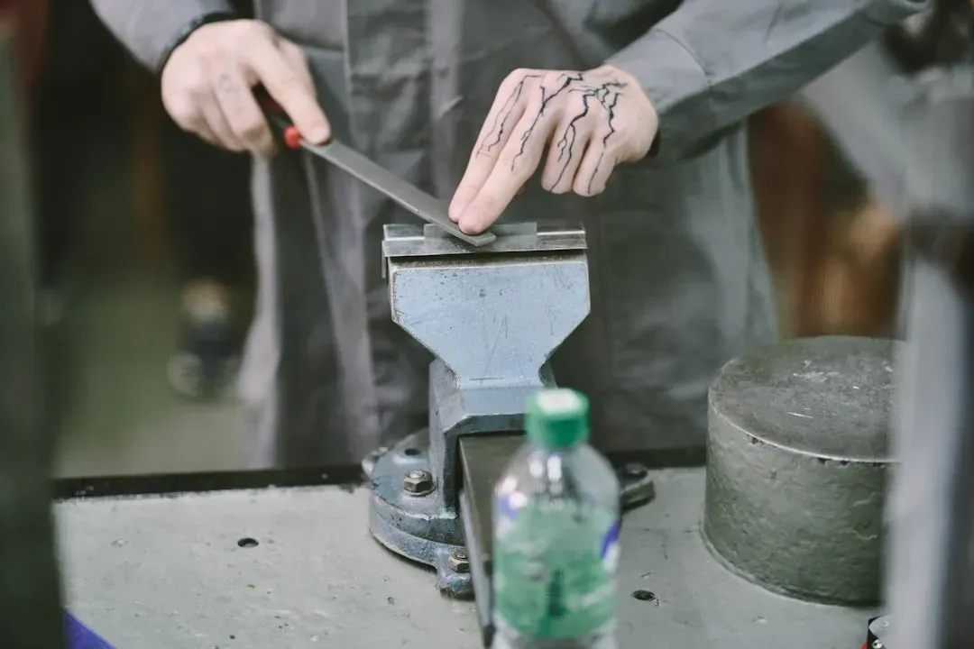 how to sharpen lawn mower blade