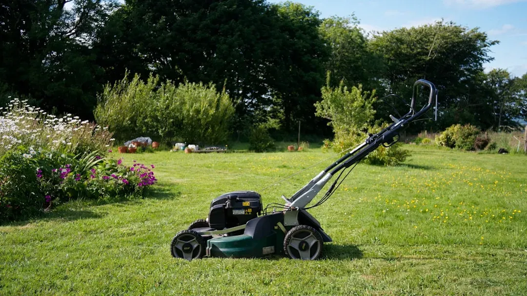 how long do lawn mower batteries last