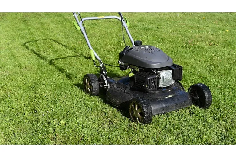 How to Clean a Lawn Mower Carb